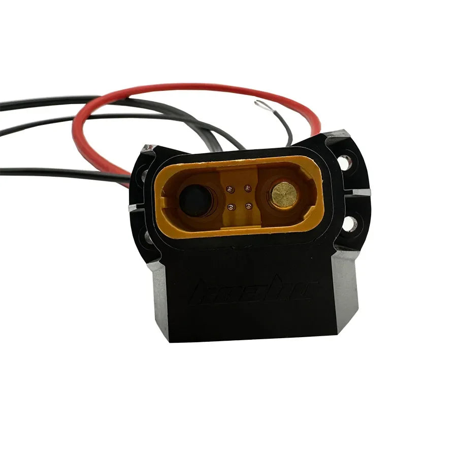 Порт зарядки 72V для електросамоката KAABO Wolf King GTR. Чорний корпус, жовтий роз'єм з двома контактами.