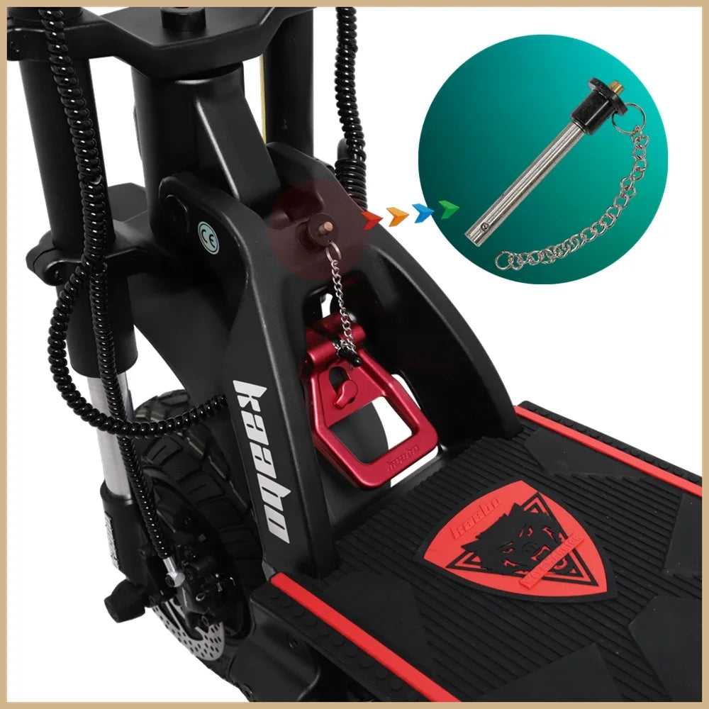 Фіксуючий штифт зі ланцюгом для складання електросамоката Kaabo Wolf, встановлений в механізм складання.