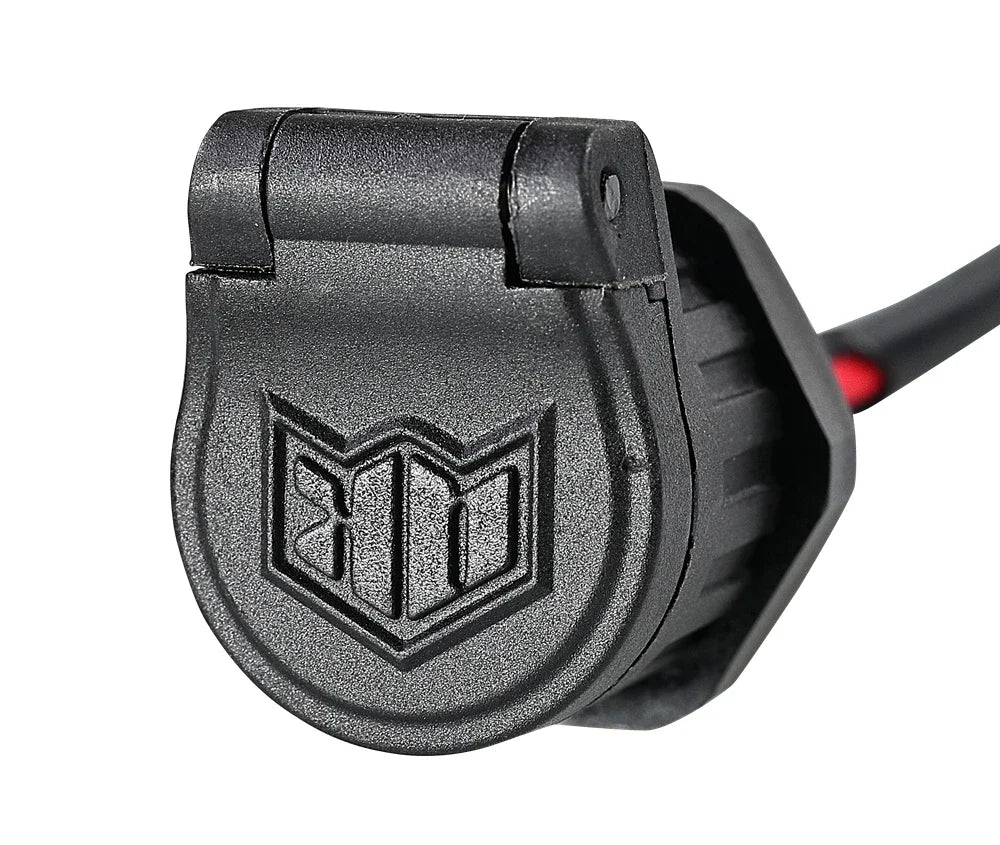 Чорний порт зарядки LT-M20 для електросамокатів KAABO крупним планом.