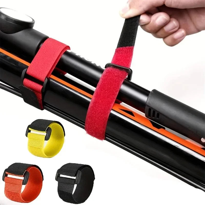 Набір з 10 багаторазових ремінців для вудок різних кольорів, один з яких використовується для кріплення вудки.