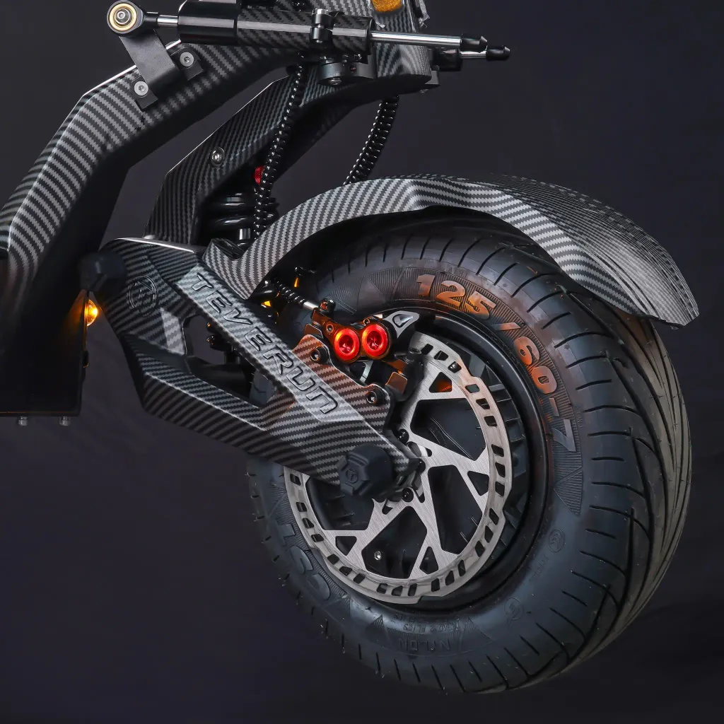 Teverun Supreme 7260R V4 rear wheel close-up showing the hydraulic disc brake, red-bolted caliper, coil-spring suspension and 125/60-7 tyre